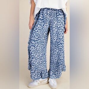 Easel ANIMAL PRINTED CHAMBRAY FRAY DETAILING PANTS
